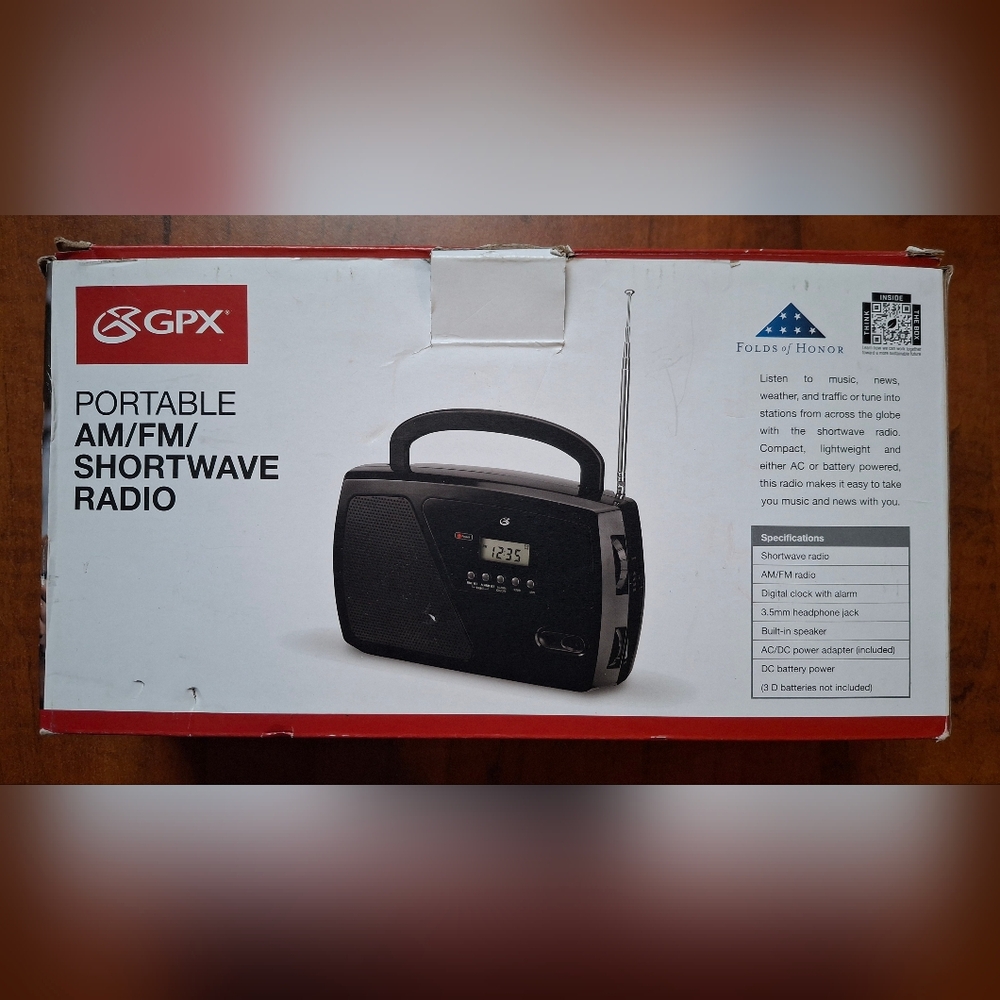 GPX R633B Black AM/FM Clock Radio Digital Plug-In - Picture 2 of 13